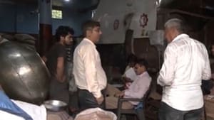 इंदौर में मिलावटखोरों पर खाद्य विभाग का बड़ा एक्शन, 4 हजार किलो खाद्य सामग्री जब्त; 15 सैंपल लिए