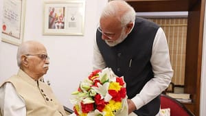 PM मोदी के सार्वजनिक जीवन के 25 साल पूरे, आडवाणी से मिले; दिया ‘We Will Do It’ का मंत्र, शाह-योगी समेत NDA नेताओं ने दी बधाई