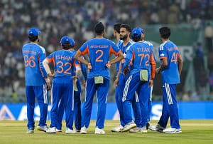 IND vs WI: भारत ने वेस्टइंडीज को 8 विकेट से हराया, श्रेयस अय्यर के तूफानी शतक से टीम इंडिया ने 1-0 की बढ़त बनाई