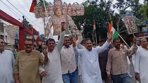 MP News: बालाघाट-सागर मौतों पर नीमच में कांग्रेस का प्रदर्शन, CM मोहन यादव को रावण के रूप में दिखाया